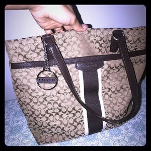 Brown coach shoulder bag.